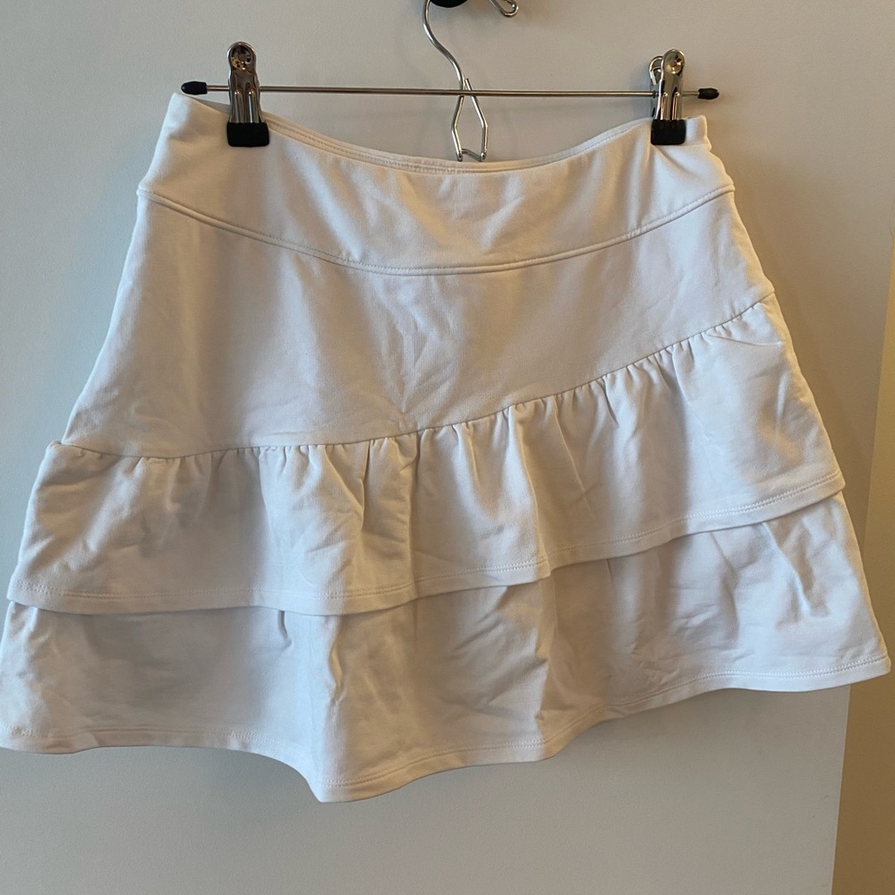 WHITE TIERED SKORT